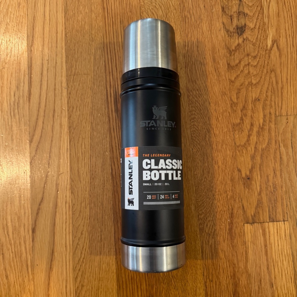 NWT! STANLEY the legendary classic bottle 20oz